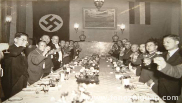 1938年，在满洲国国务总理大臣张景惠官邸内举办活动款待德国“纳粹”。